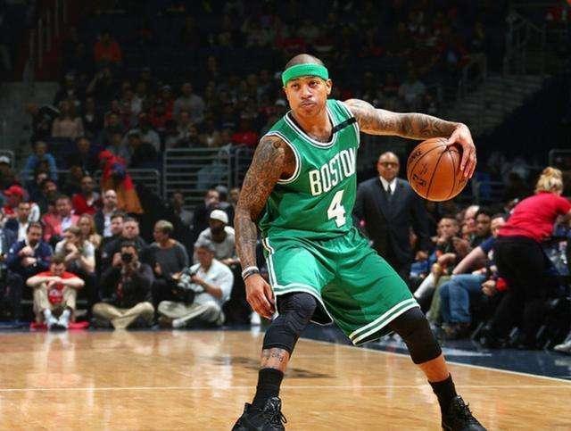 雄鹿在近两 雄鹿在近两